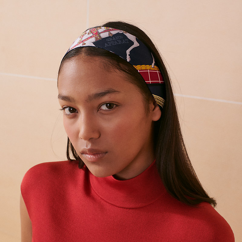 Twilly 《グラン・アパラ》 | Hermès - エルメス-公式サイト Twilly 《グラン・アパラ》 | Hermès - エルメス-公式サイト